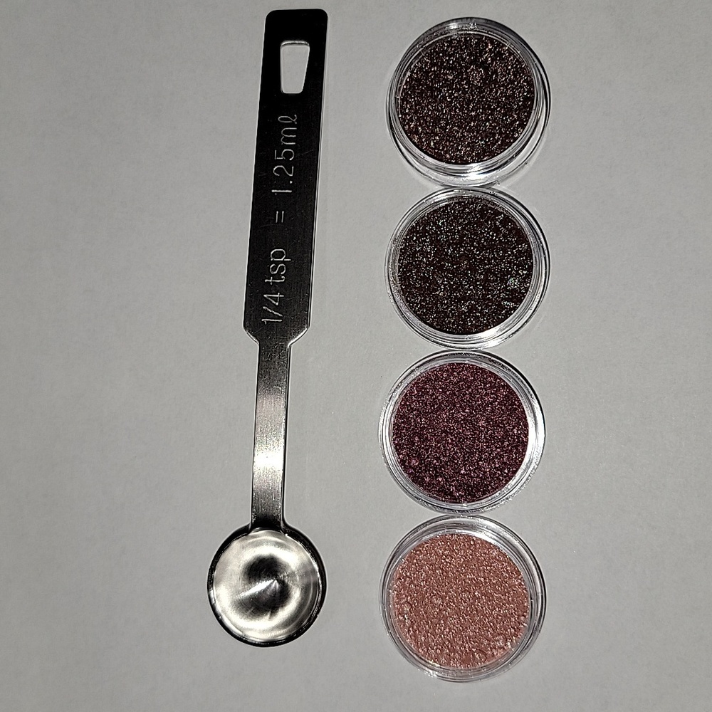 MAC COSMETICS PIGMENT SAMPLE SET - Picture 2 of 4